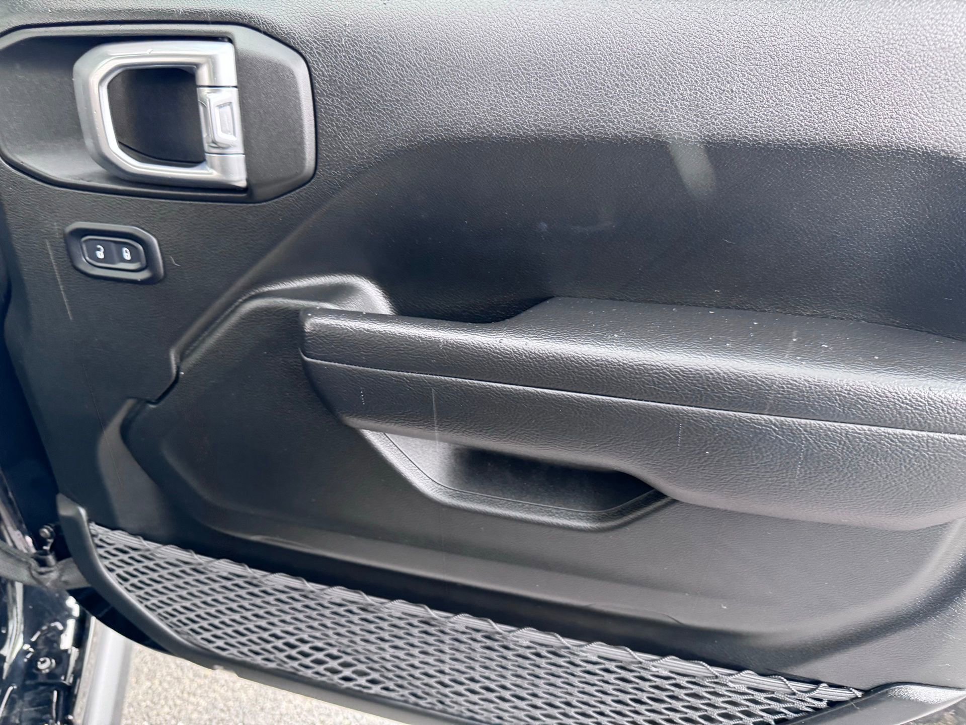 Used 2023 Jeep Wrangler Unlimited Rubicon w/ Dual Top Group image 14