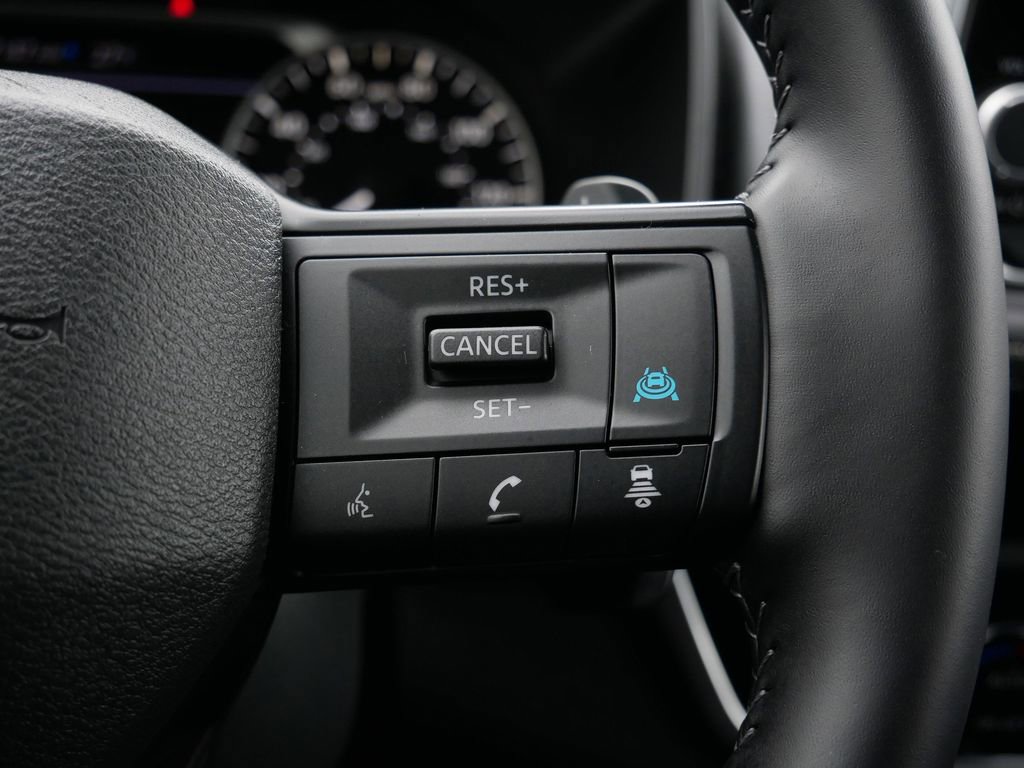 Used 2025 Nissan Rogue SV AWD/4WD image 18