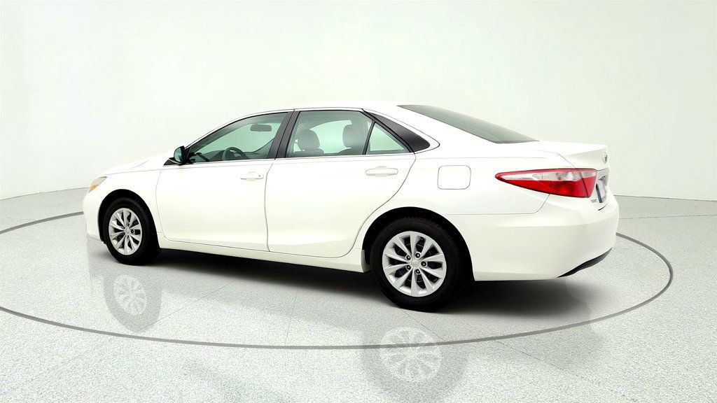 Used 2015 Toyota Camry LE FWD image 7