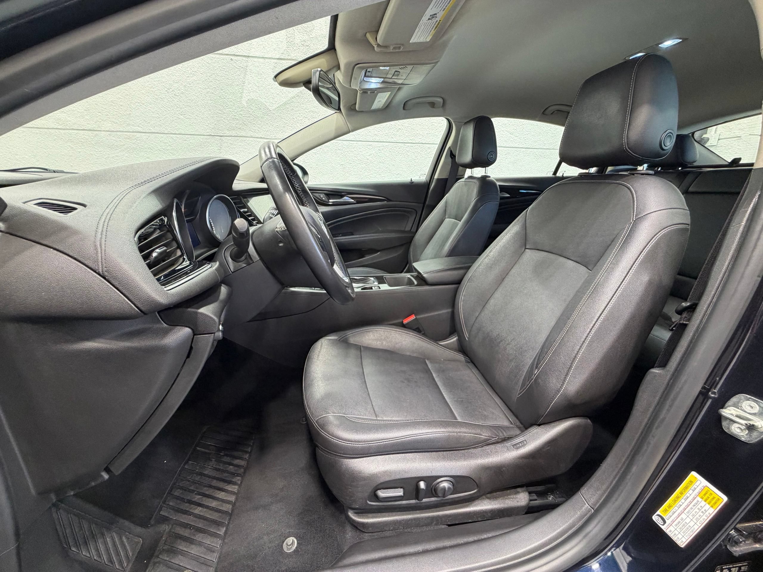 Used 2018 Buick Regal Essence FWD image 20
