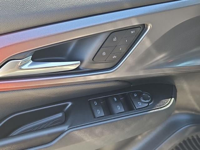 Used 2025 Chevrolet Equinox EV RS w/ Active Safety Package 3 AWD/4WD image 23