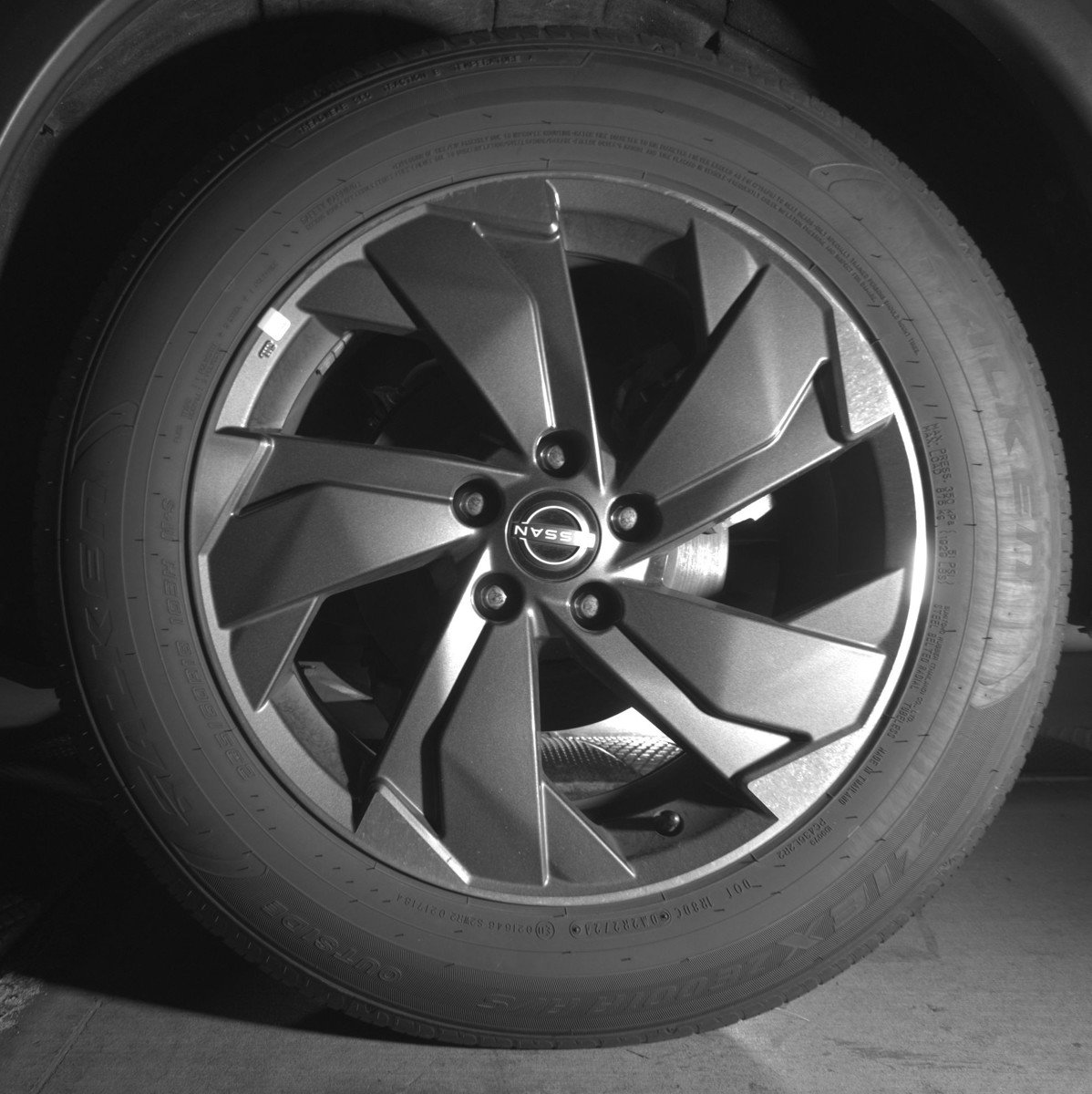 Used 2025 Nissan Rogue SV FWD image 14