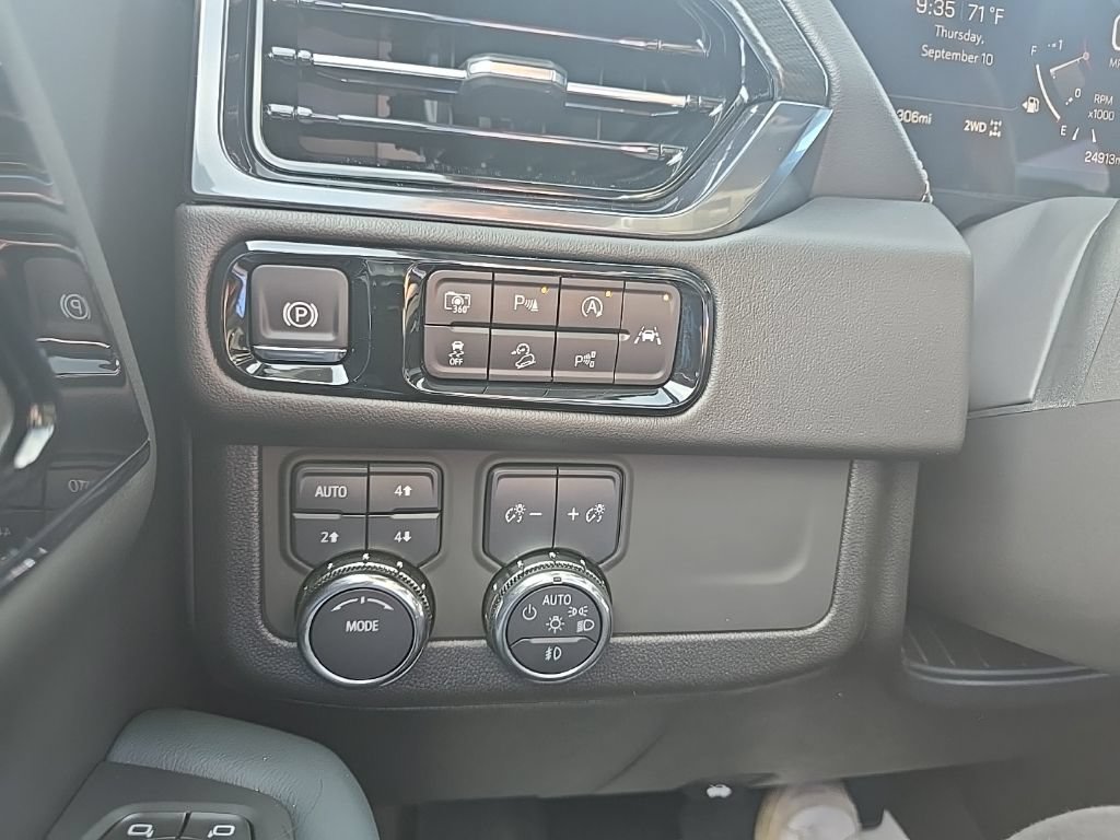 Used 2025 GMC Yukon XL AT4 w/ LPO, Floor Liner Package AWD/4WD image 26