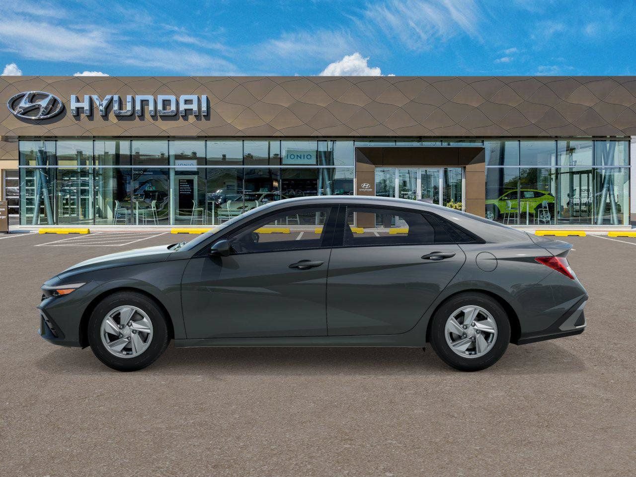 Used 2026 Hyundai Elantra SE FWD image 3