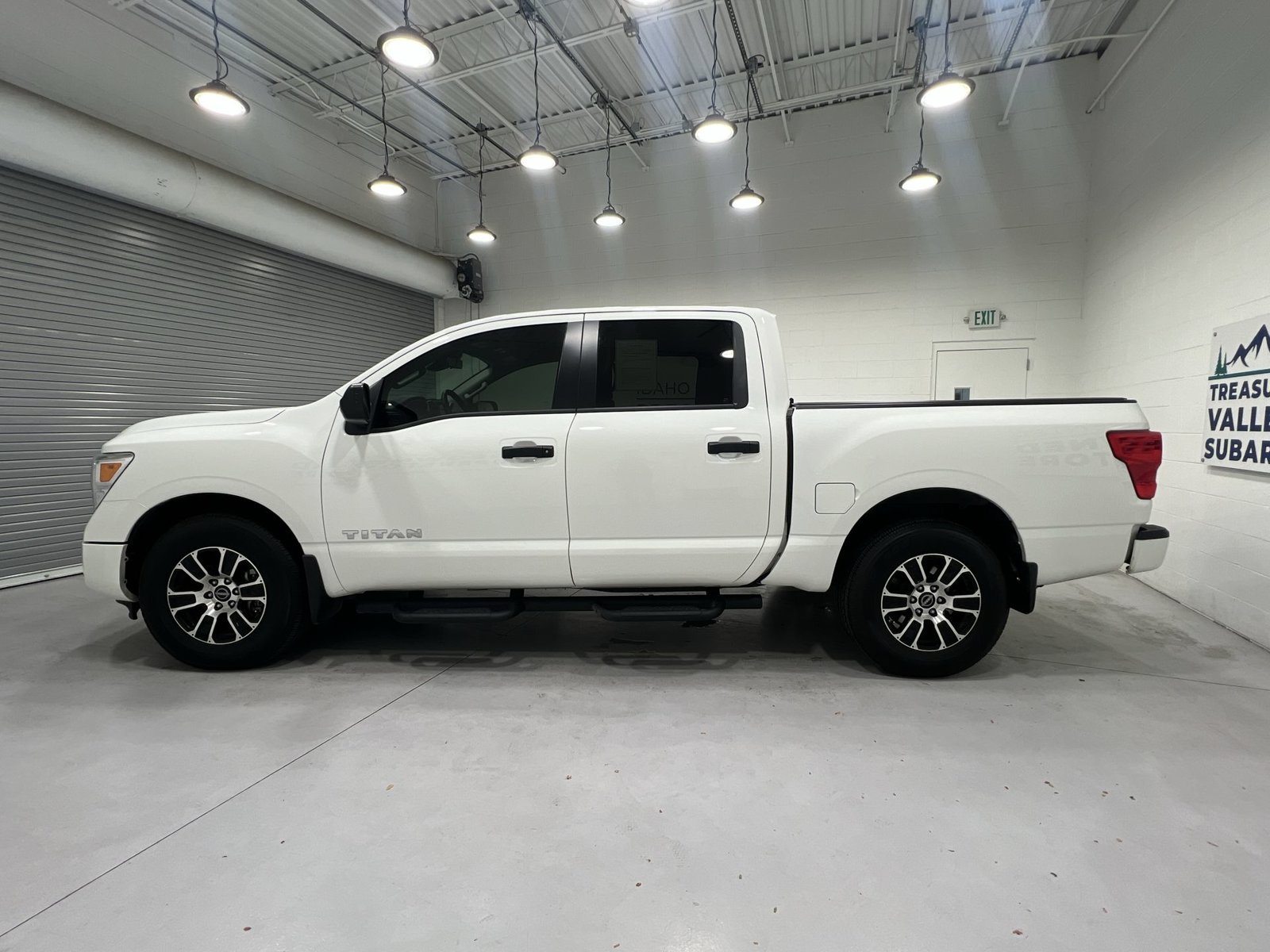Used 2024 Nissan Titan SV AWD/4WD image 5