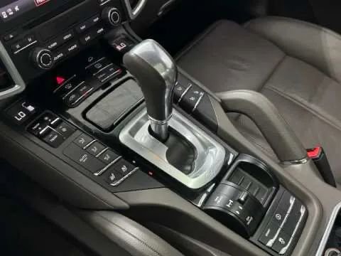 Used 2018 Porsche Cayenne Platinum Edition image 22