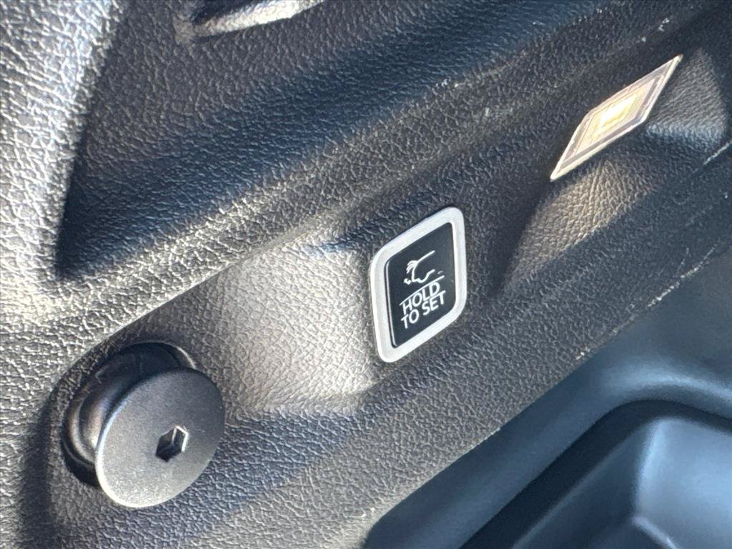 Used 2024 Jeep Grand Cherokee L Laredo AWD/4WD image 6
