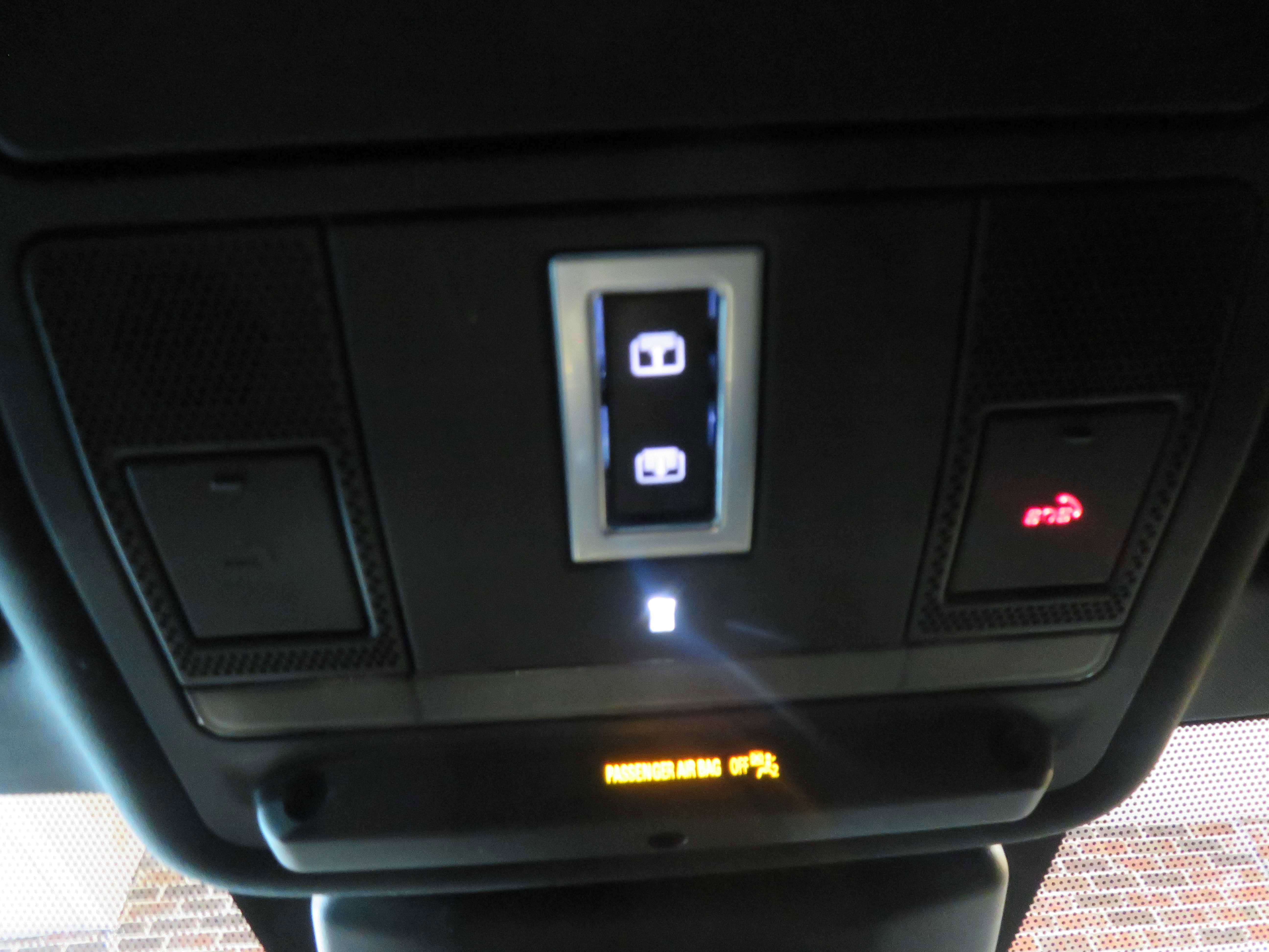 Used 2020 Land Rover Range Rover Evoque SE image 43