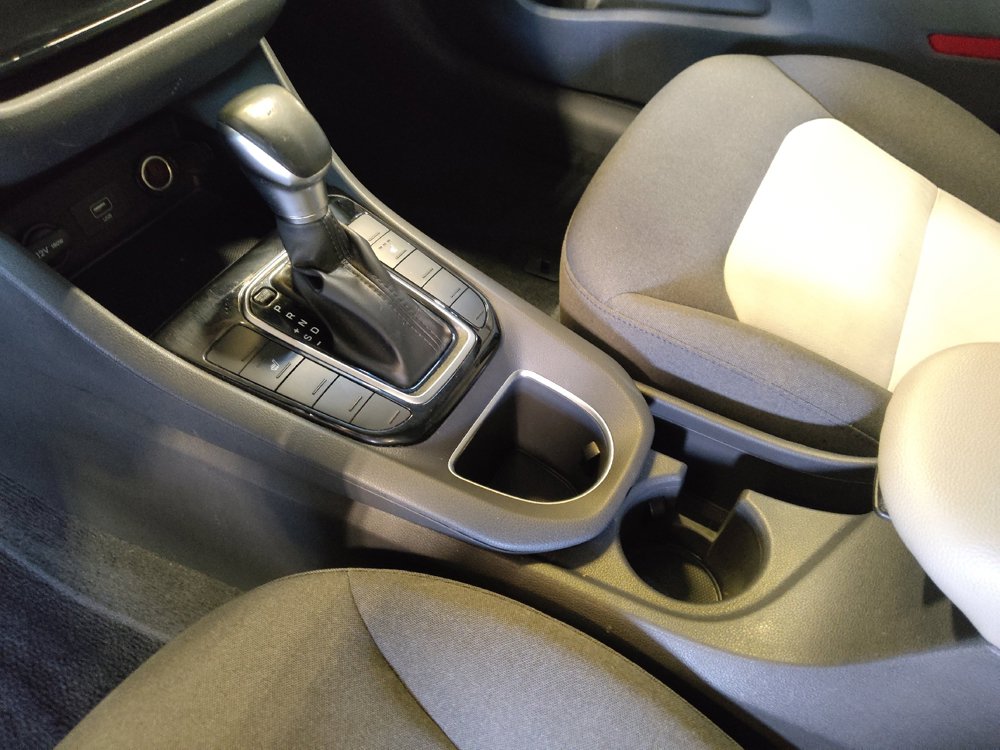 Used 2020 Hyundai Ioniq SE FWD image 26