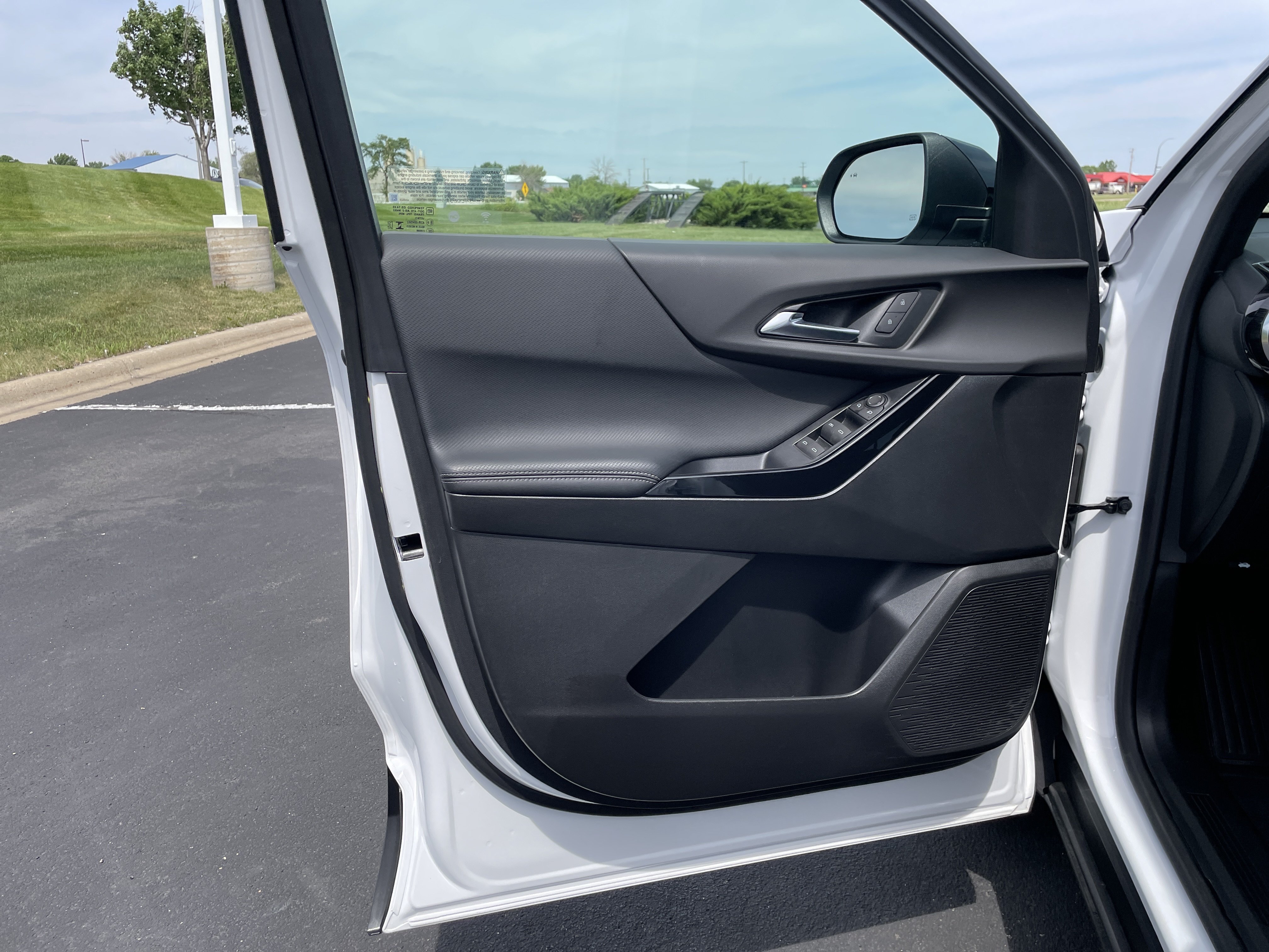 Used 2025 Chevrolet Equinox LT AWD/4WD image 20