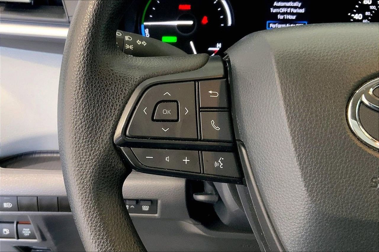 Used 2024 Toyota Sienna LE image 21