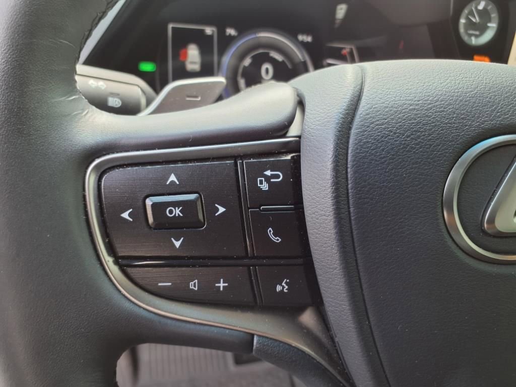 Used 2024 Lexus ES 300h w/ Luxury Package image 20