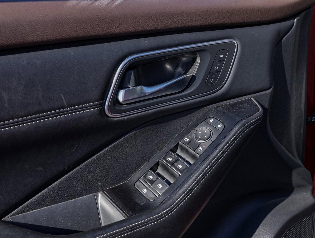 Used 2023 Nissan Rogue Platinum w/ Platinum Premium Package image 15