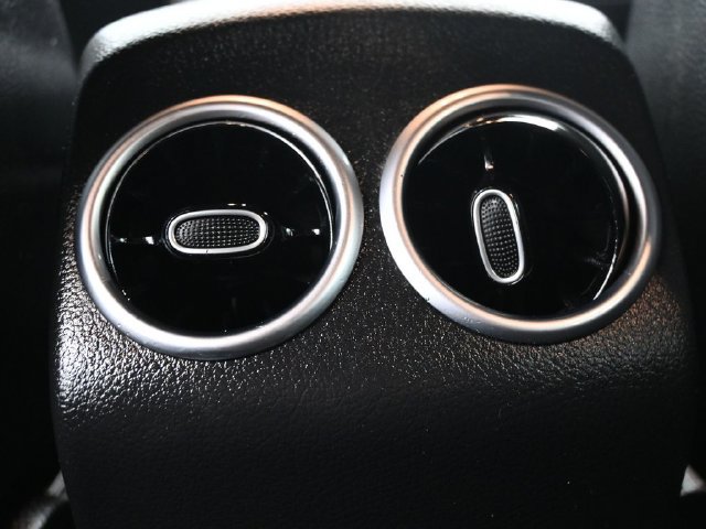 Used 2023 Mercedes-Benz GLA 250 4MATIC w/ Premium Package image 15