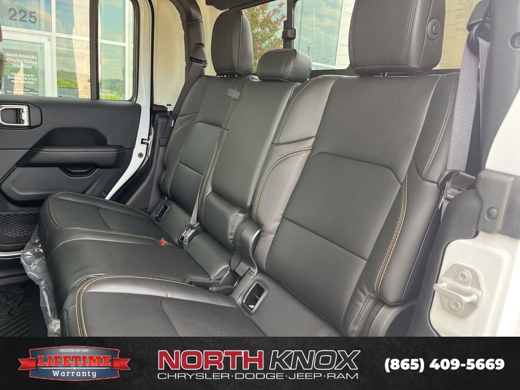 Used 2025 Jeep Gladiator Sport AWD/4WD image 13