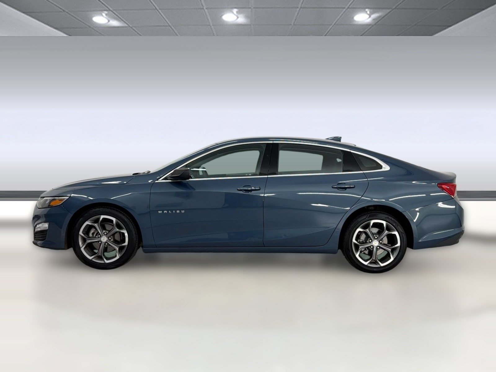 Used 2024 Chevrolet Malibu LT FWD image 2