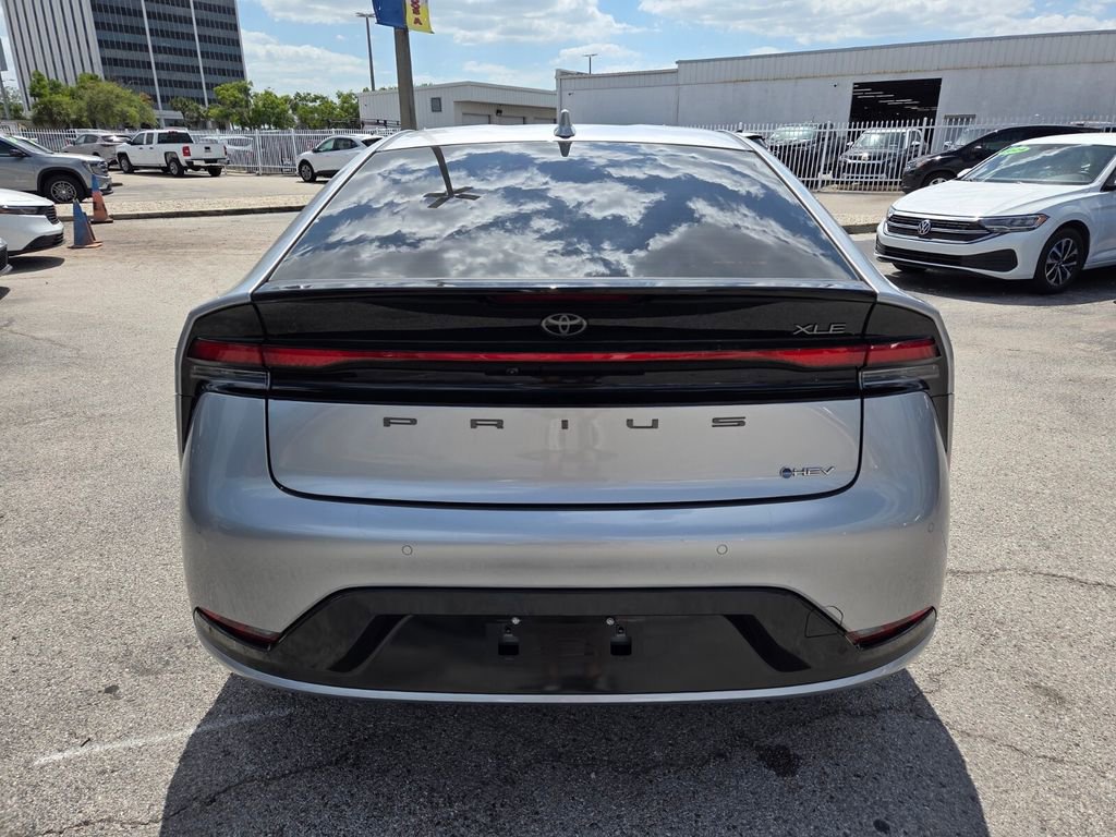 Used 2023 Toyota Prius XLE FWD image 11