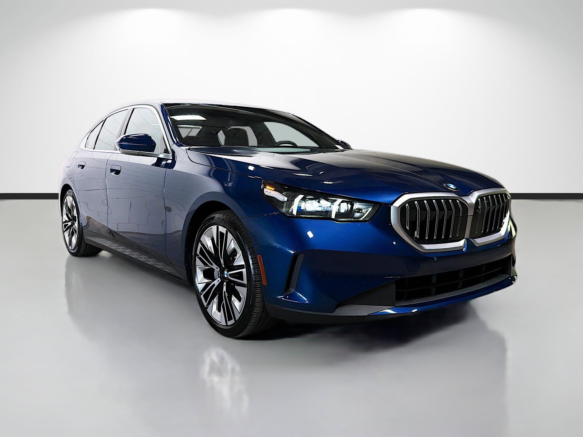 Used 2026 BMW 530i RWD image 1