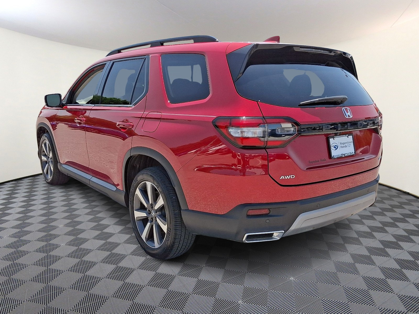 Used 2025 Honda Pilot Elite image 4