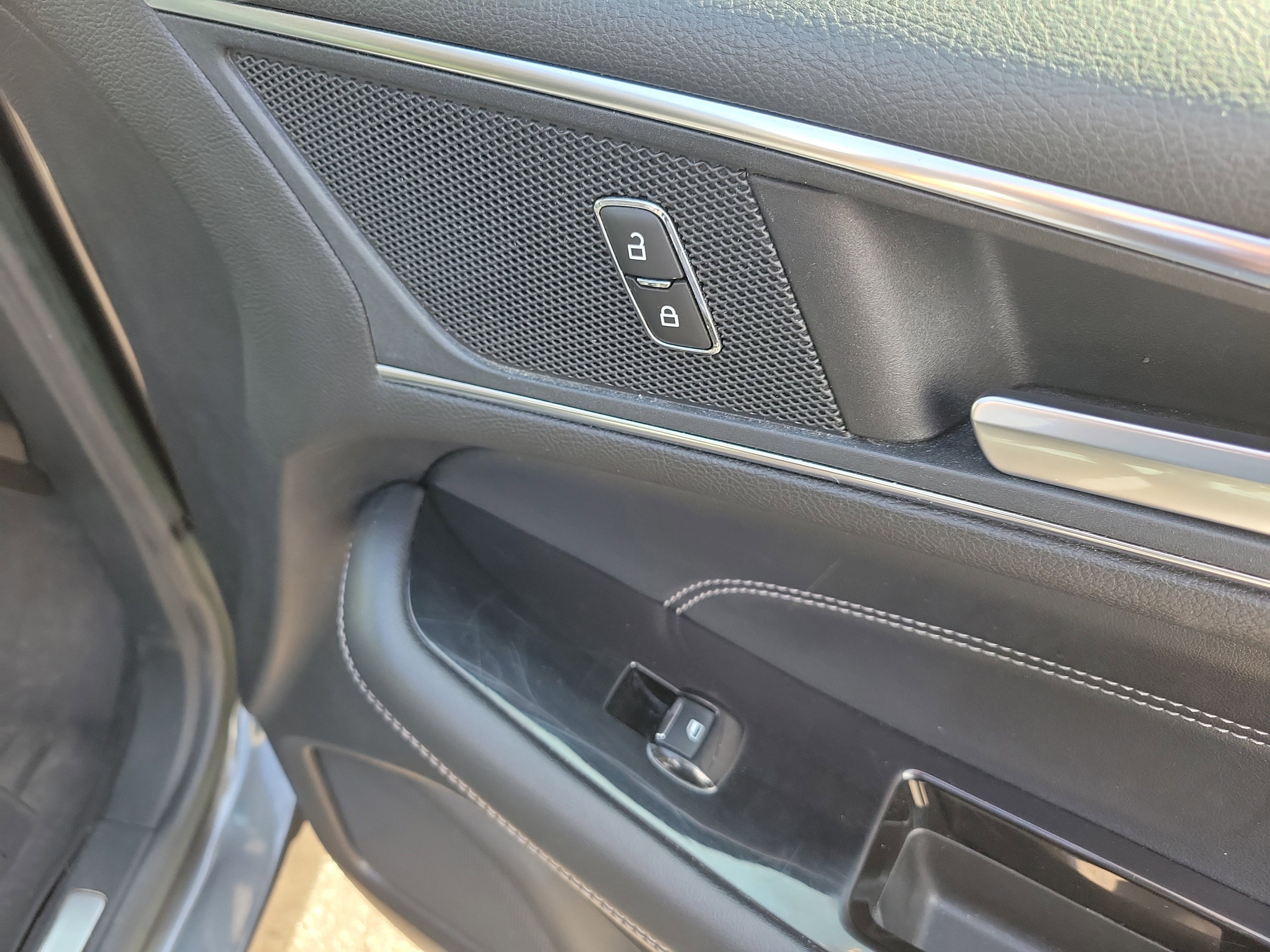 Used 2018 Ford Edge Titanium image 11