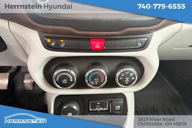 Used 2015 Jeep Renegade Latitude w/ Cold Weather Group image 19