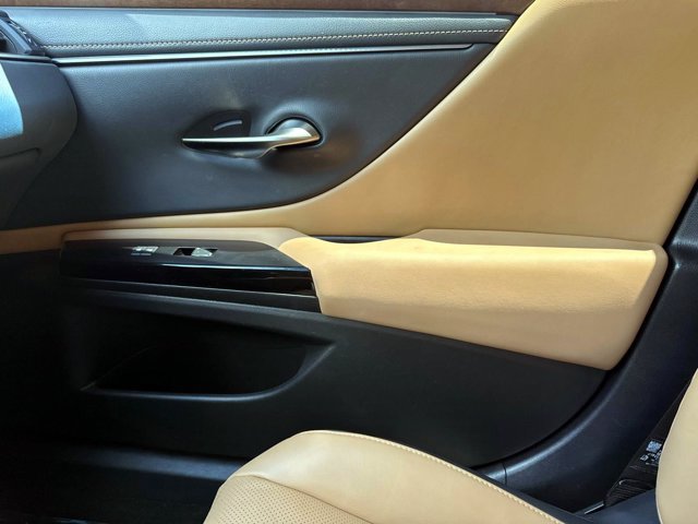 Used 2025 Lexus ES 300h w/ Premium Package FWD image 22