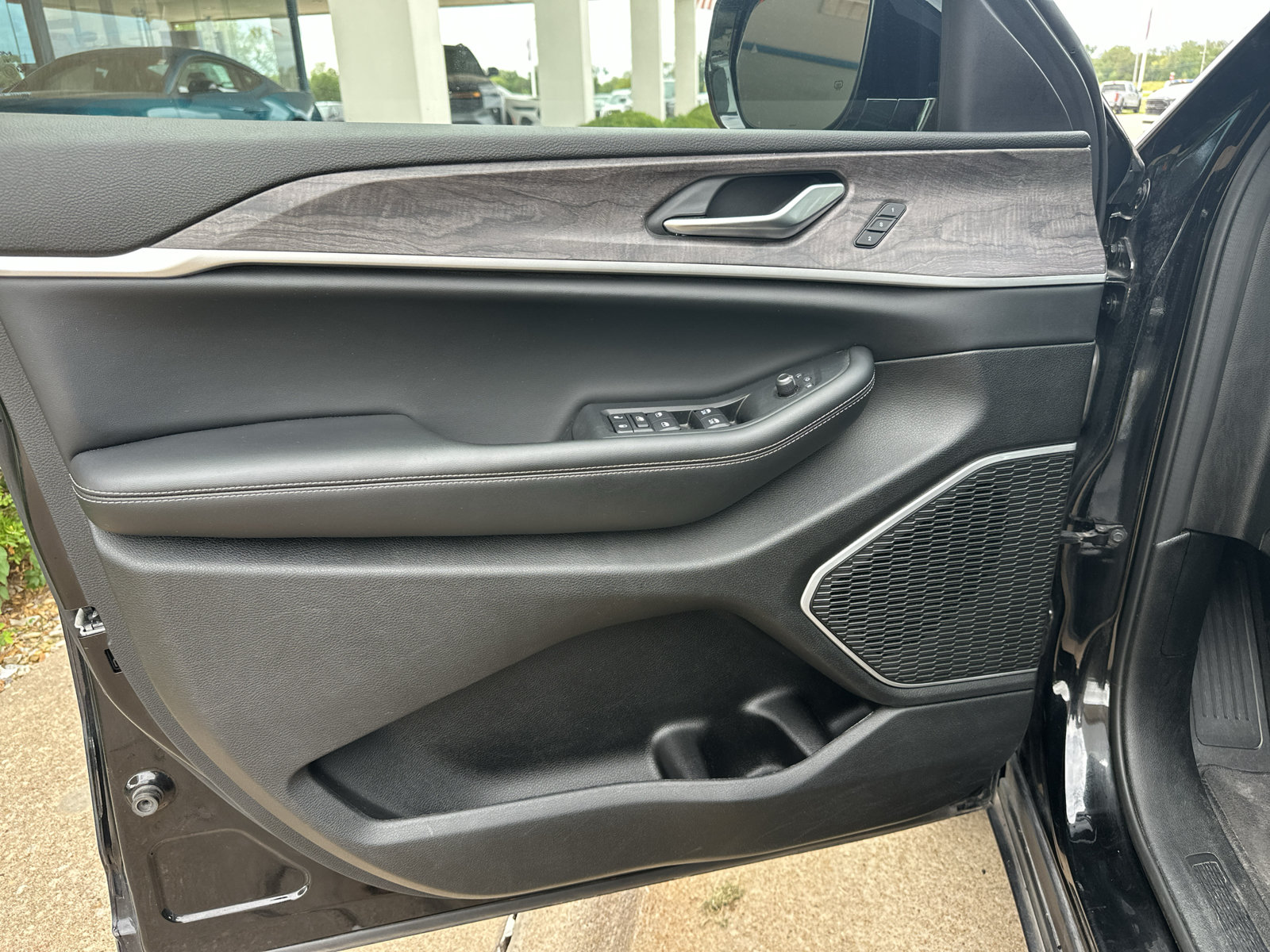 Used 2022 Jeep Grand Cherokee L Limited AWD/4WD image 15