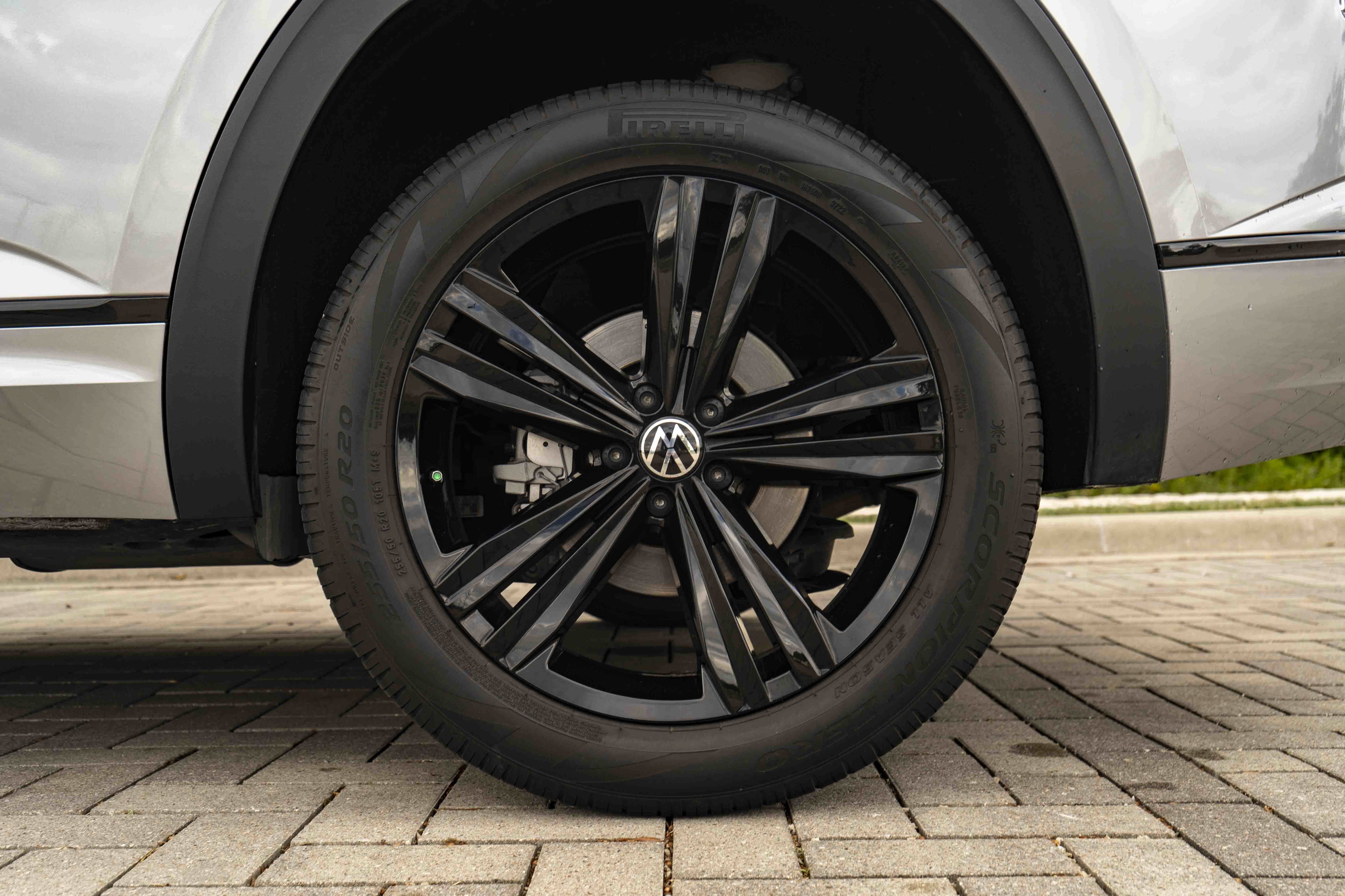 Certified 2023 Volkswagen Atlas Cross Sport SEL R-Line AWD/4WD image 14