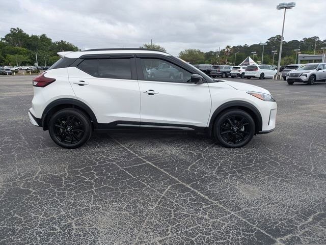 Used 2024 Nissan Kicks SR w/ SR Premium Package image 3