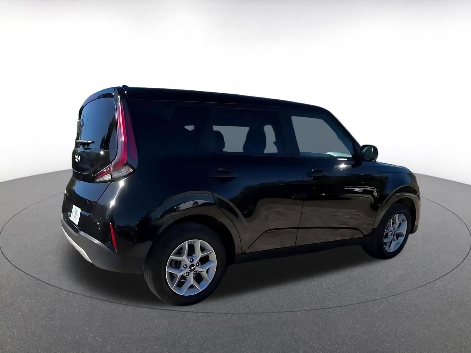 Used 2025 Kia Soul LX w/ LX Technology Package image 16