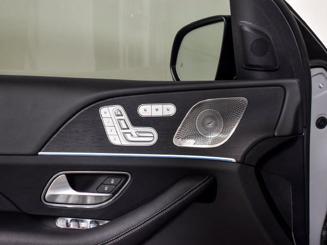 Certified 2025 Mercedes-Benz GLS 580 4MATIC image 18