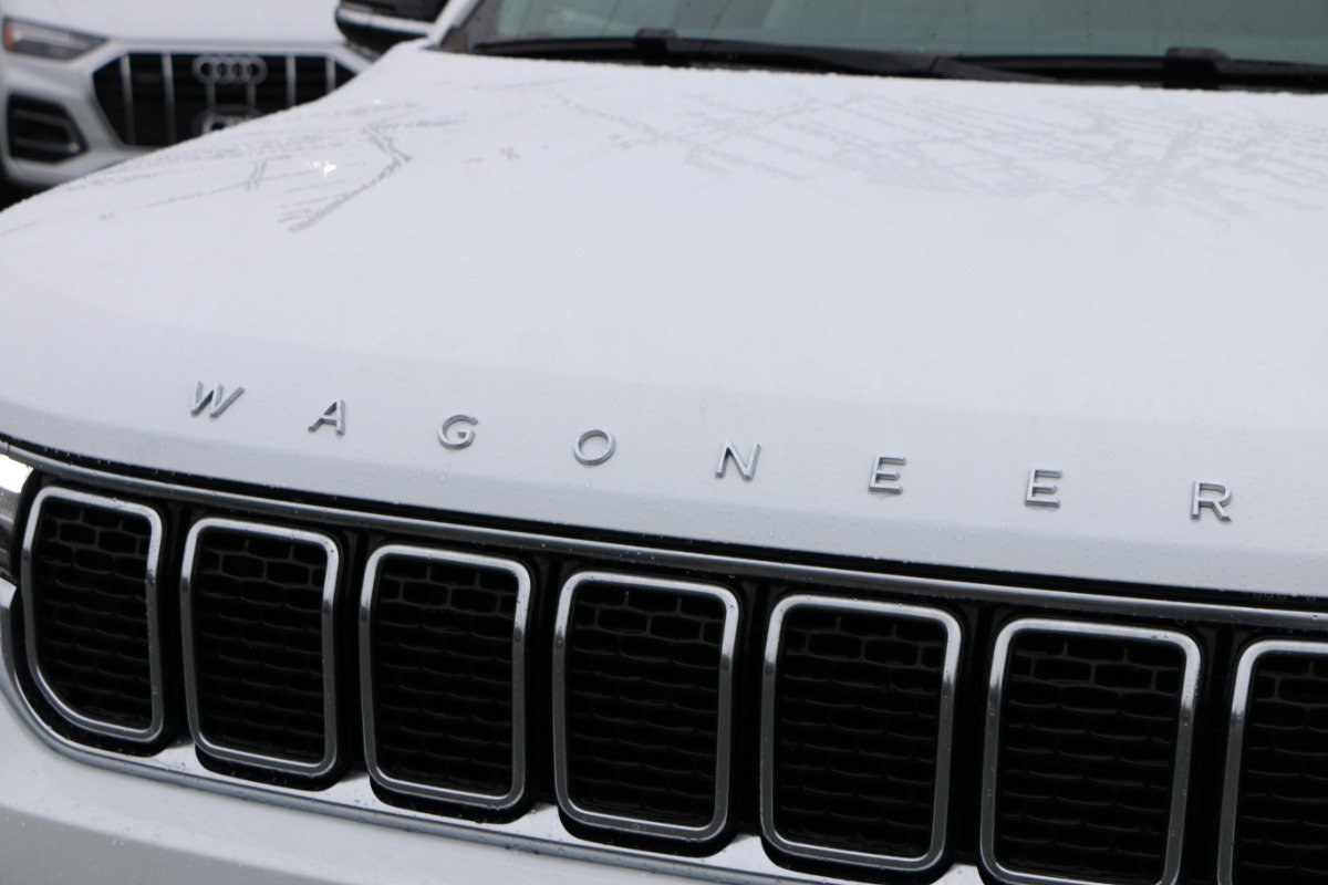 Used 2023 Jeep Wagoneer 2WD image 11