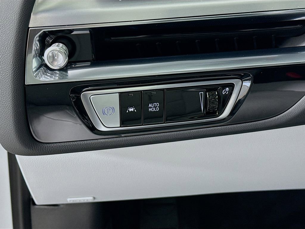 Used 2025 Cadillac Lyriq Sport image 11