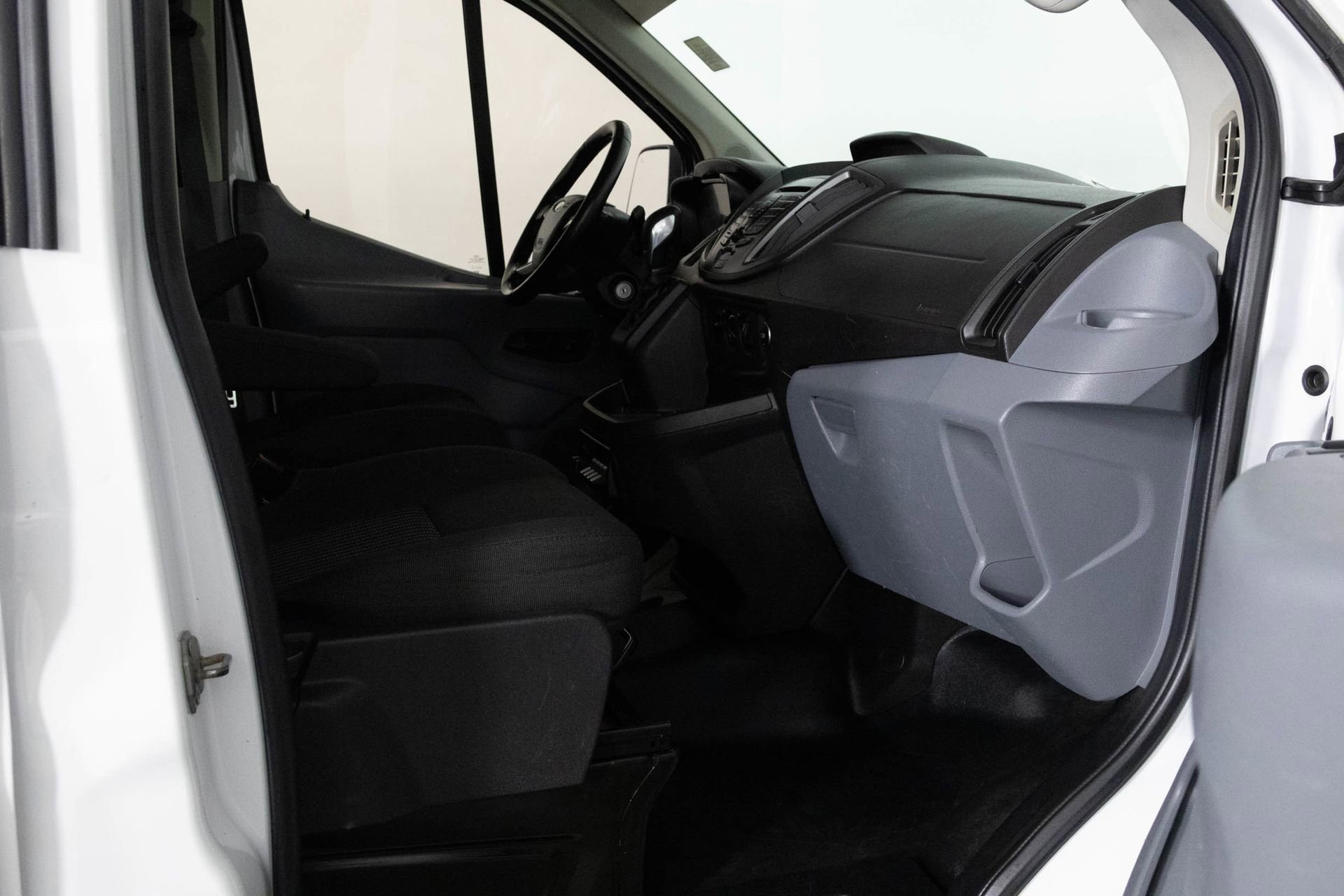 Used 2016 Ford Transit 250 130 Low Roof image 33