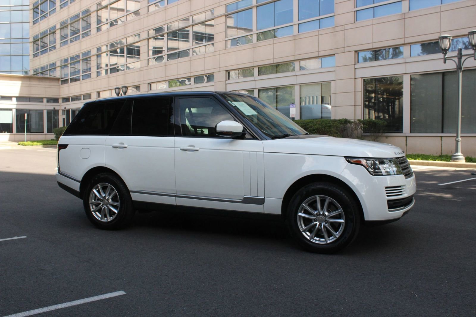 Used 2014 Land Rover Range Rover AWD/4WD image 2