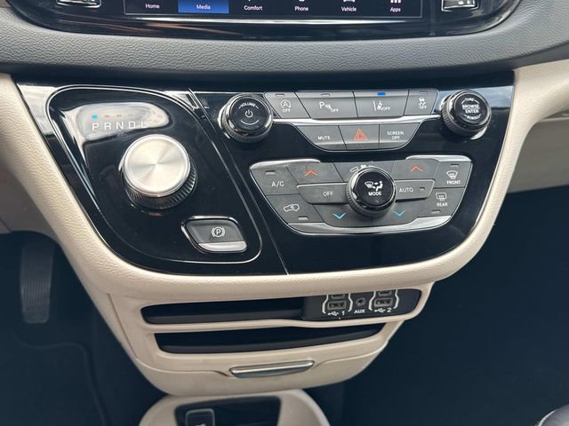 Used 2023 Chrysler Pacifica Touring-L FWD image 31