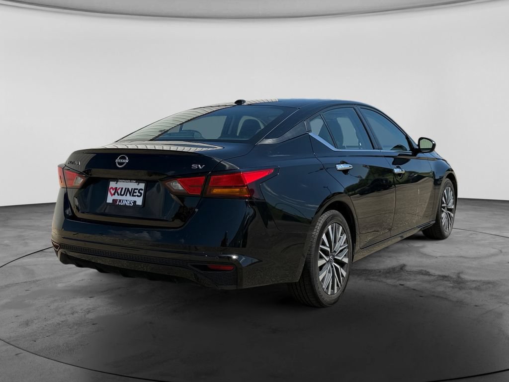 Used 2024 Nissan Altima 2.5 SV FWD image 7
