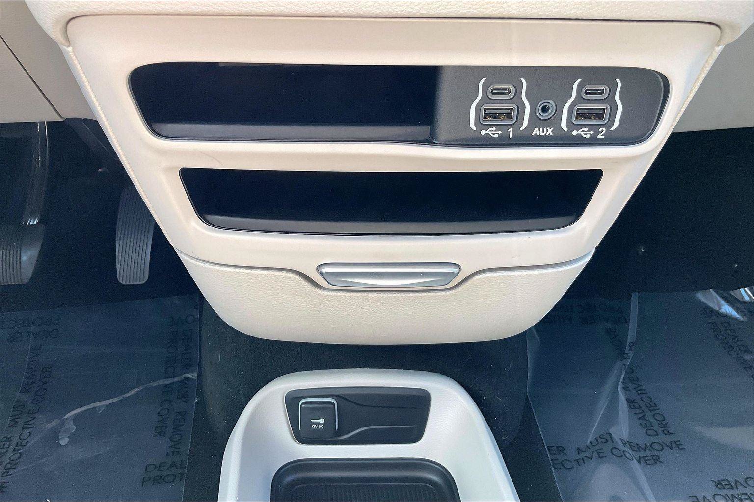 Used 2024 Chrysler Voyager LX FWD image 35