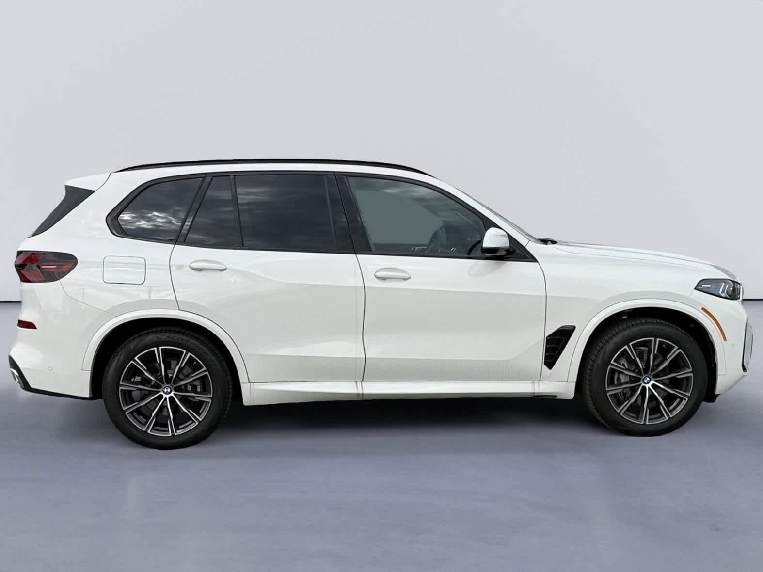 New 2026 BMW X5 sDrive40i w/ M Sport Package RWD image 2
