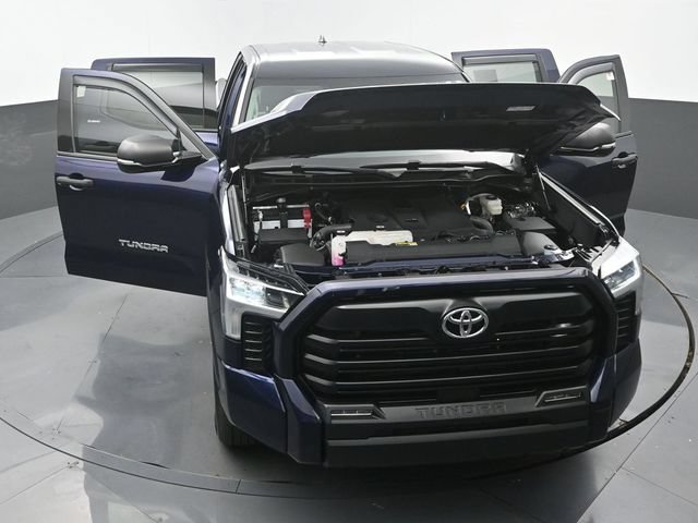 Used 2022 Toyota Tundra SR5 w/ SR5 Convenience Package AWD/4WD image 32