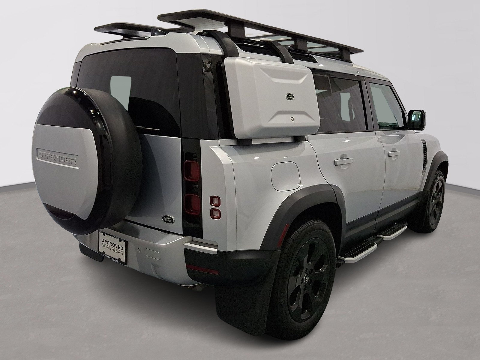 Certified 2023 Land Rover Defender 110 SE AWD/4WD image 4
