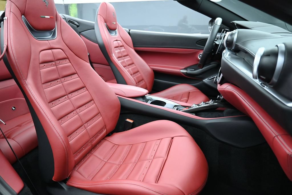 Used 2020 Ferrari Portofino RWD image 32