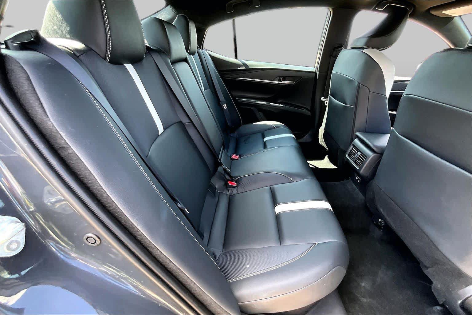 Used 2026 Toyota Camry SE FWD image 21