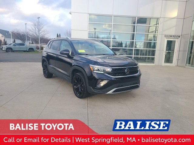 Used 2024 Volkswagen Taos SE w/ Panoramic Sunroof Package