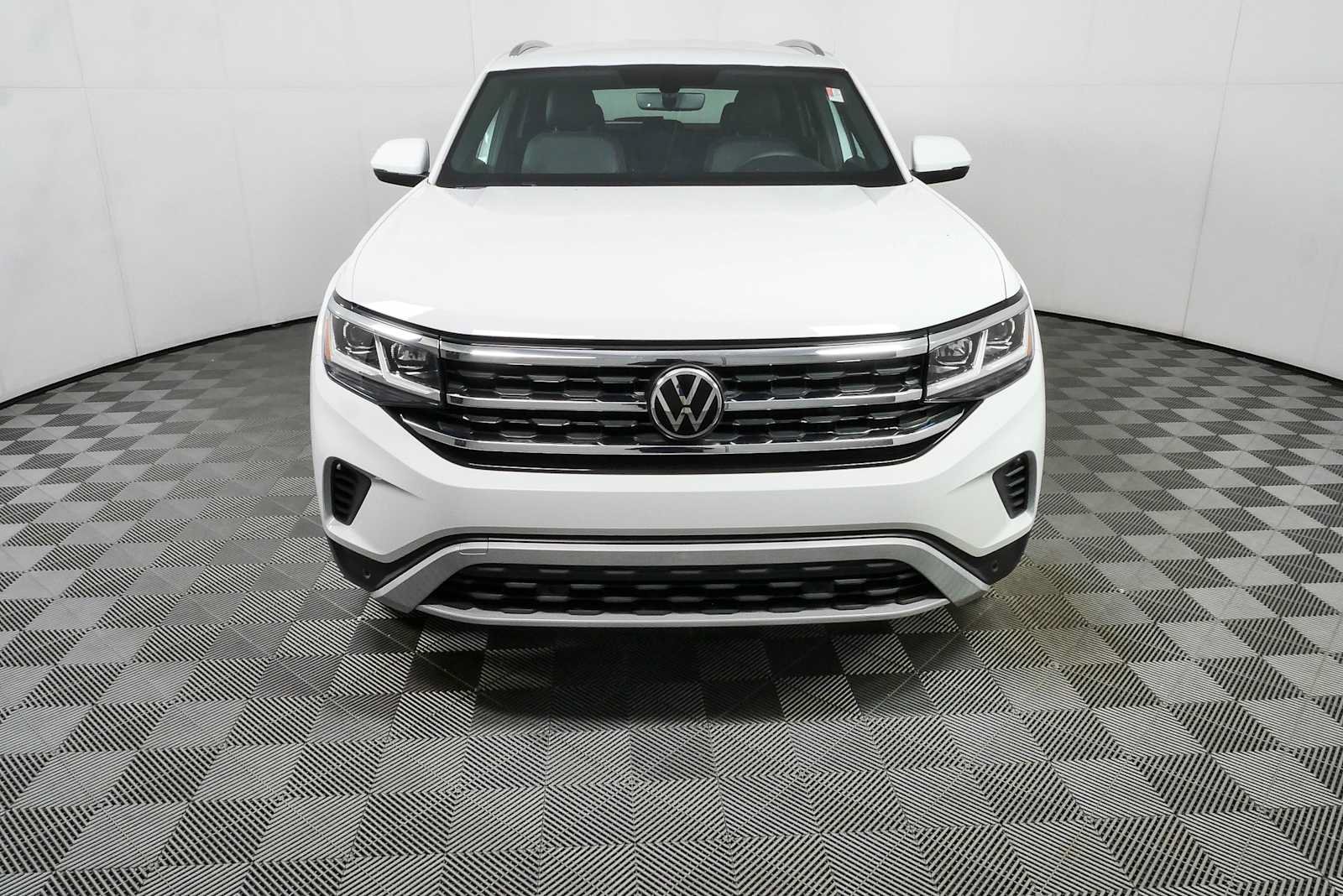 Certified 2023 Volkswagen Atlas Cross Sport SE FWD image 33