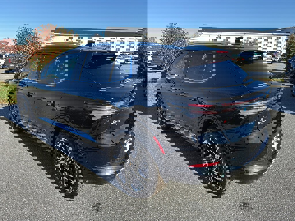 New 2026 Chevrolet Equinox EV LT image 4