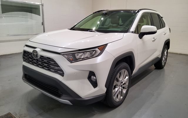 Used 2020 Toyota RAV4 Limited AWD/4WD image 4