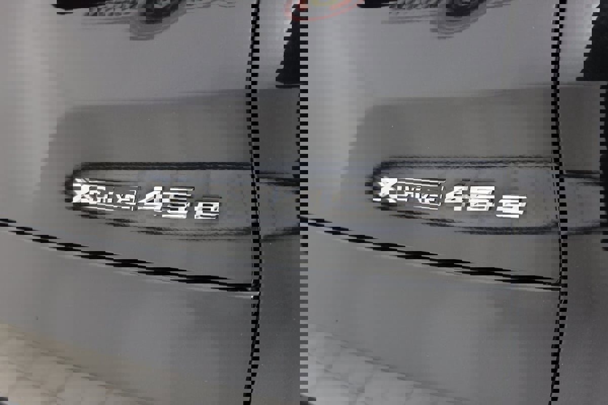 Used 2022 BMW X5 xDrive45e w/ Climate Comfort Package image 16