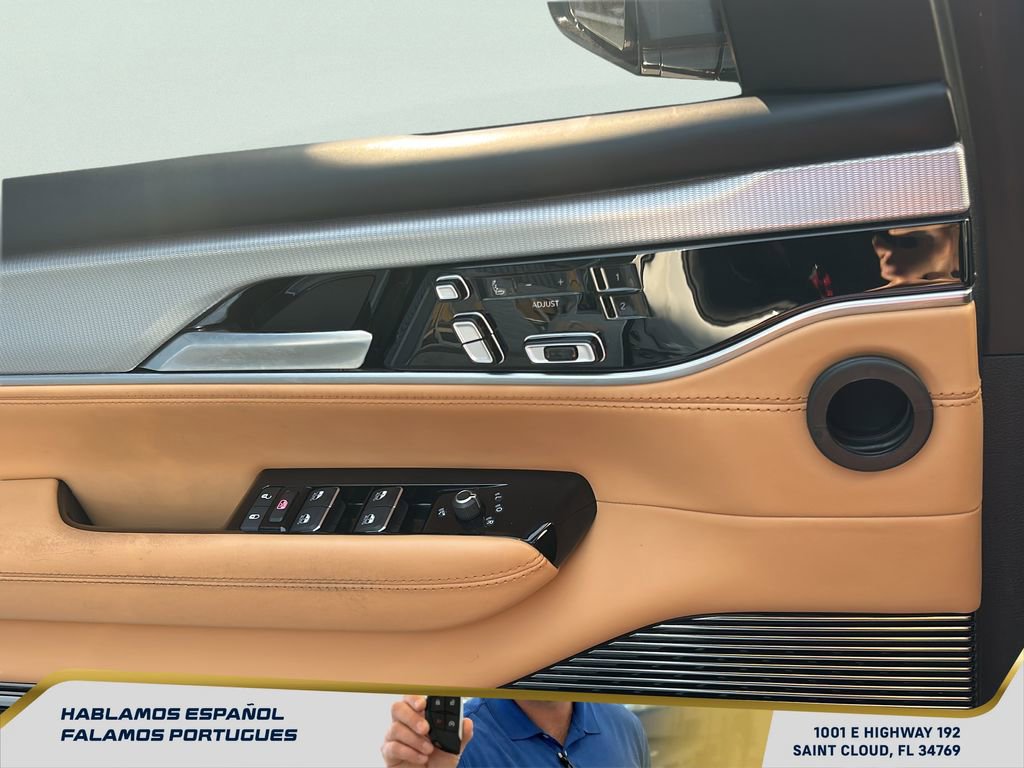 Used 2022 Jeep Grand Wagoneer Series III w/ HD Trailer Tow Package image 13