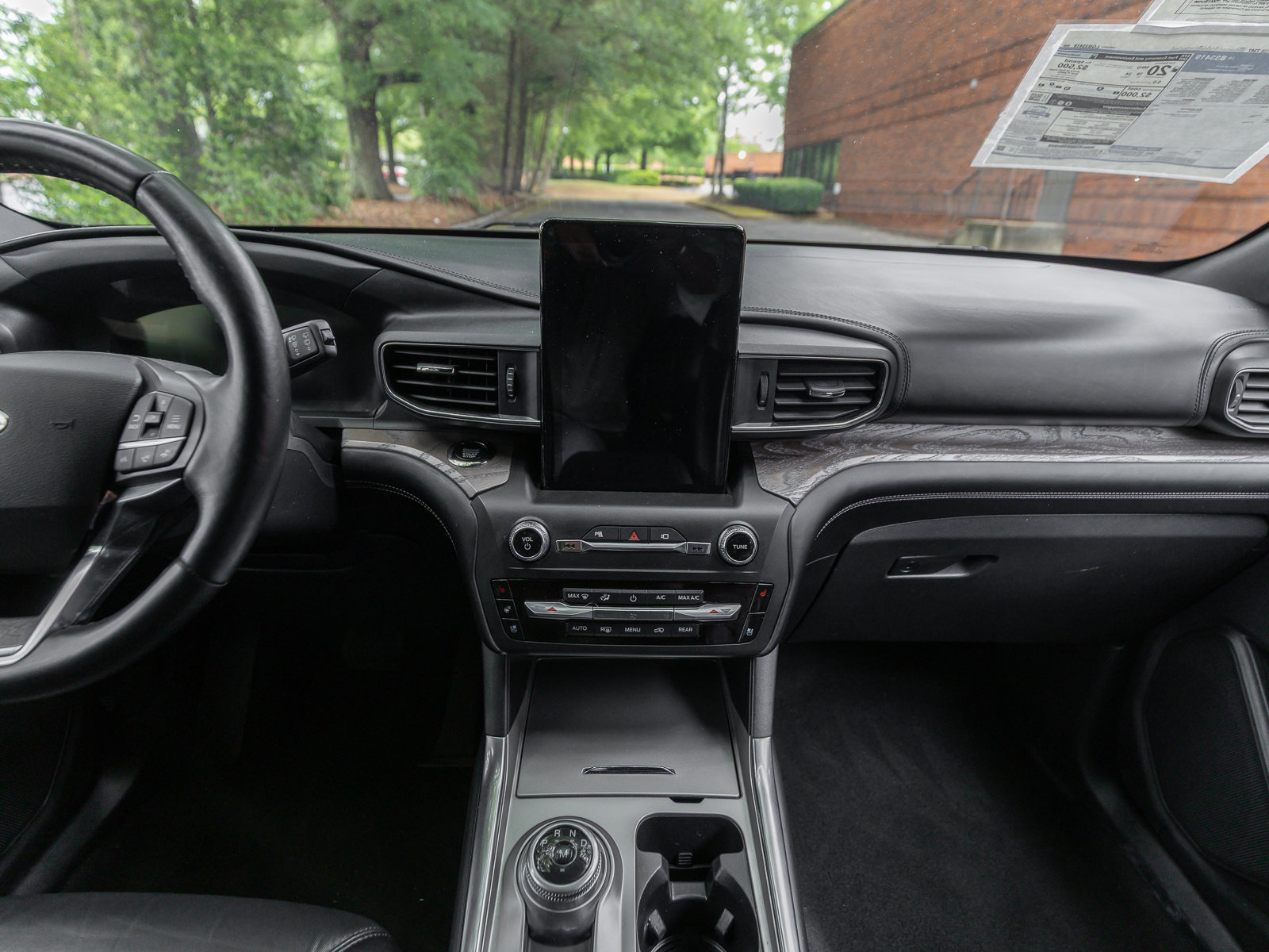 Used 2020 Ford Explorer Platinum w/ Premium Technology Package AWD/4WD image 8